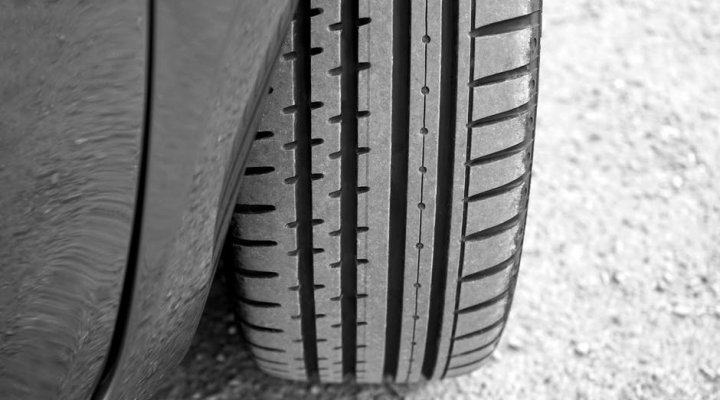 Contrôle continu des pneus, les conseils d'entretien automobile de KIA à Saint-Maximin