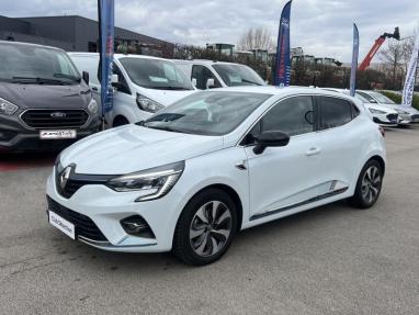 Voir le détail de l'offre de cette RENAULT Clio 1.6 E-Tech 140ch Première Edition de 2021 en vente à partir de 182.27 €  / mois