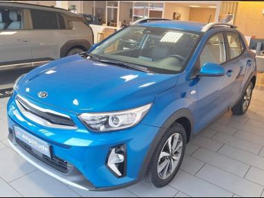 Voir le détail de l'offre de cette KIA Stonic 1.0 T-GDi 100ch MHEV Active iBVM6 de 2021 en vente à partir de 174.65 €  / mois